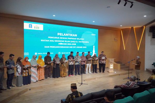 Prodi Ekis Menjadi Tuan Rumah Pada Pelantikan Iaei Diy Awards