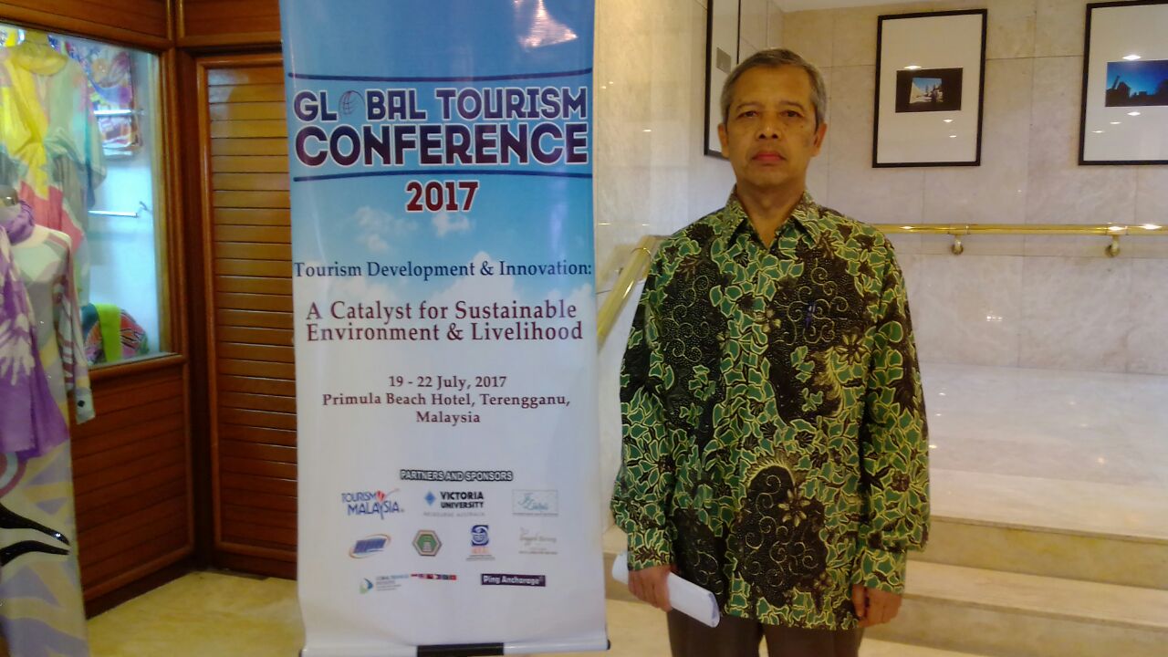 Dr. Tamyiz Mukharrom, MA., saat mengikuti Global Tourism Conference di Kuala Trengganu. (Samsul)