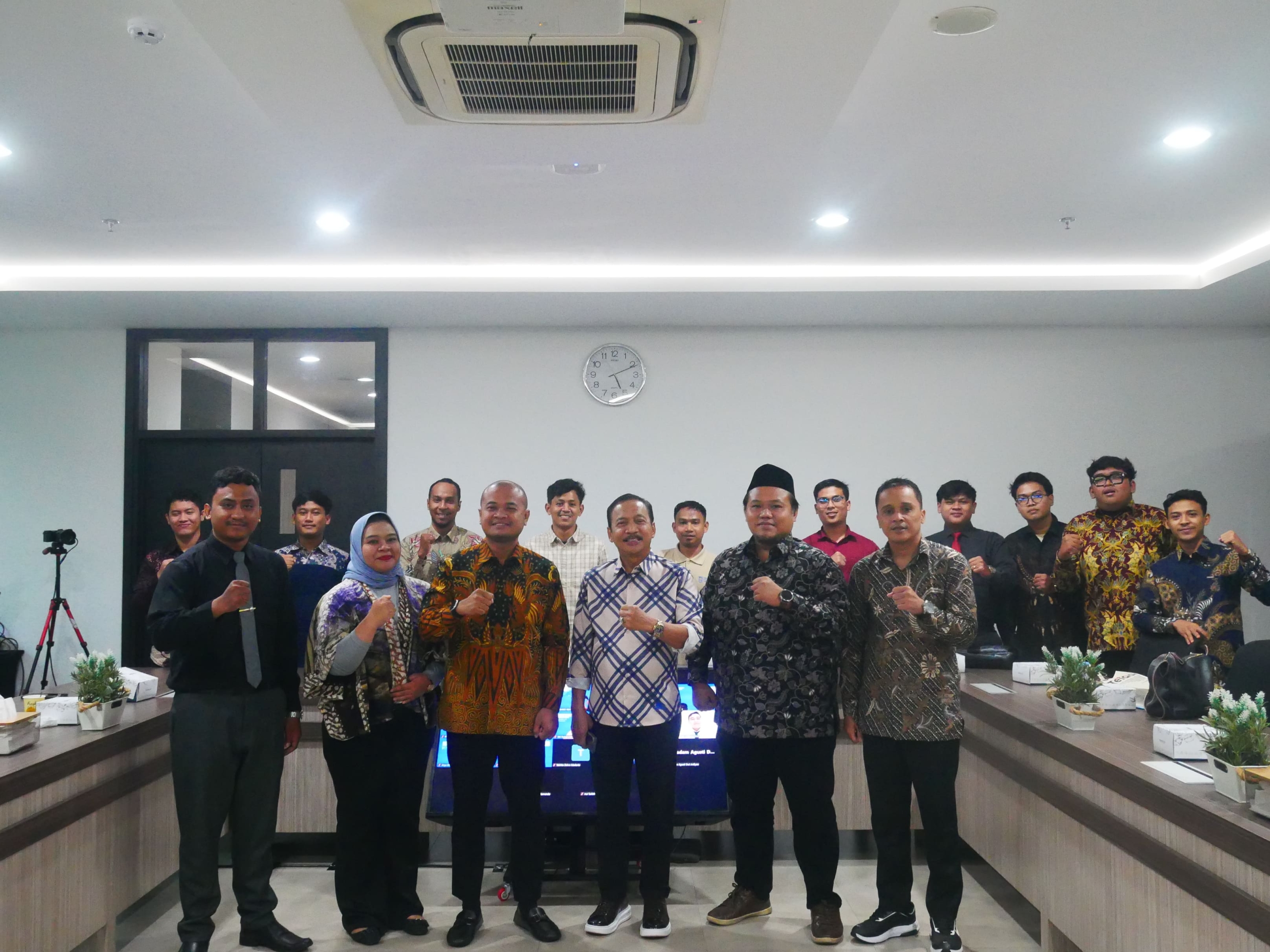 Kembali ke Almamater, Ketua MK RI Dr. Suhartoyo Bekali Calon Advokat di PKPA Angkatan V UII