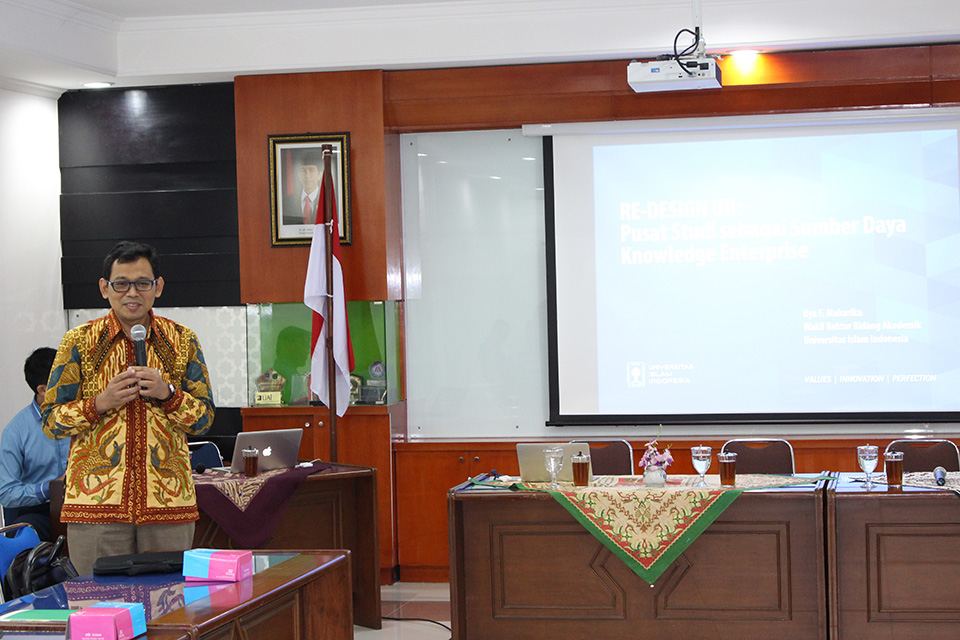 Wakil Rektor I Menyampaikan Commencement Speech Usai Peresmian Pusat Kajian dan Konsultasi Ekonomi Islam