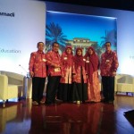 1. Foto Bersama Presenters dari FIAI UII di Venue International Conference di Abu Dhabi University