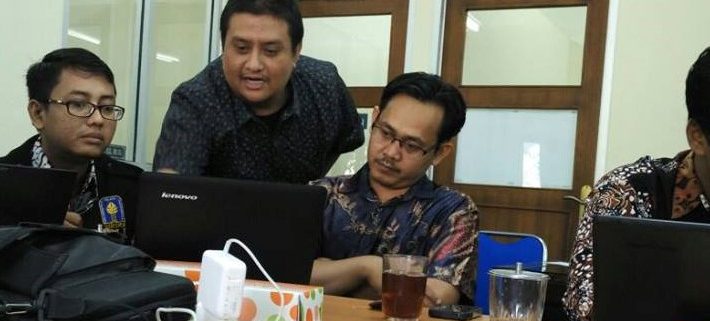Luthfi Pradipta, S.T (Staf BSI UII) memberikan pelatihan terhadap dosen PAI (Sri Haningsih)