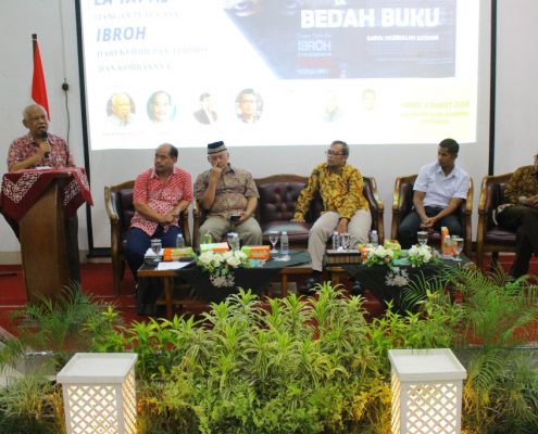 Prof-Azyumardi-Azra-dalam-penyampaiannya-sebagai-keynote-speaker-di-seminar-nasional-dan-bedah-buku