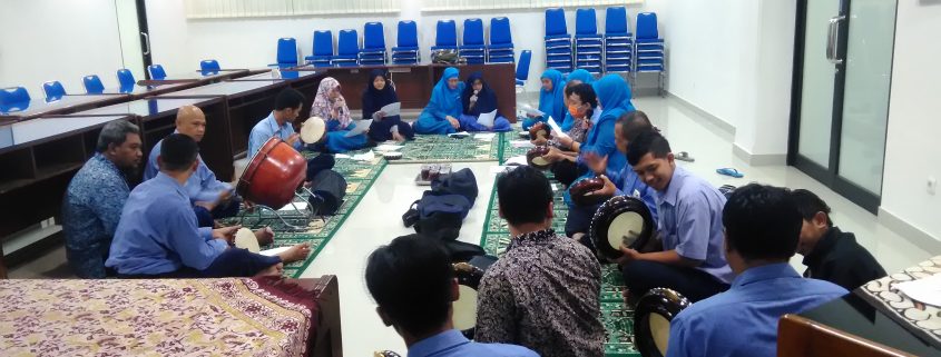 Fasilitasi Jiwa Seni Tendik, FIAI Bentuk Tim Hadrah