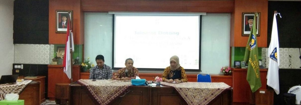 Dekan FIAI, Dr. Tamyiz Mukharrom, MA memberikan sambutannya (Rizal/miz)
