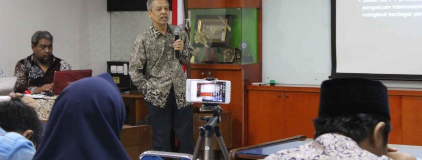 Dr. Tamyiz Mukharrom, MA, mengusung tema tentang "Tantangan FIAI di Era Global".