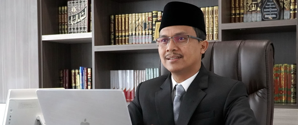Dr. Nur Kholis, SEI., M.Sh.Ec Dosen FIAI UII