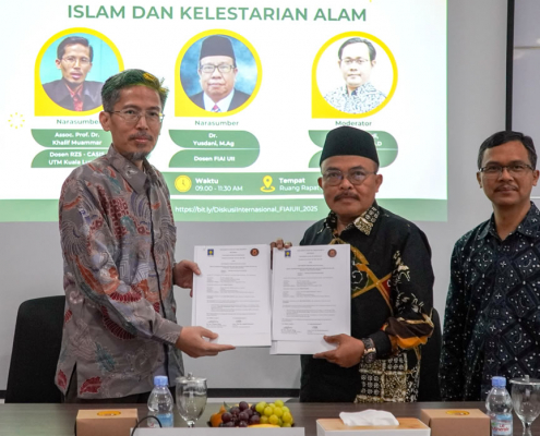 Assoc. Prof. Dr. Khalif Muammar A. Harris narasumber di FIAI UII (foto: IPK)