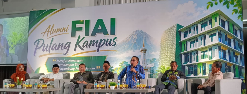 Dr. Iman Sukri M.Hum anggota DPR-RI dalam Sarasehan Alumni FIAI Pulang Kampus 2026 (foto: Muhammad Roy)